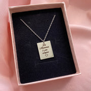 Collana con medaglietta quadrata